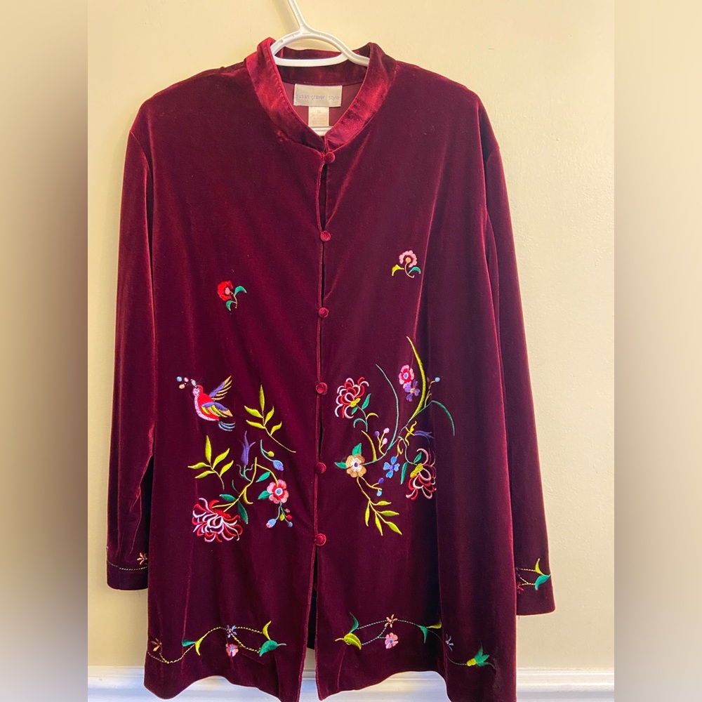 Susan Graver velvet burgundy button up tunic.  Flower pattern front/back “32